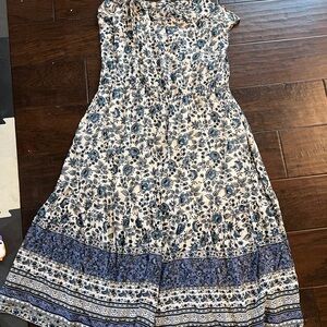 Chic Floral Maxi Dress in Blue and White